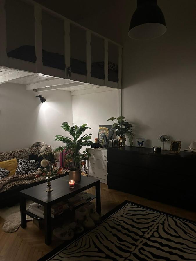 Rose Apartment